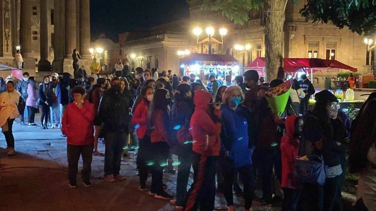 fila para el museo 4